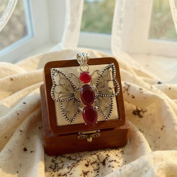 Red Carnelian Butterfly Pendant Necklace New - Picture 3 of 8